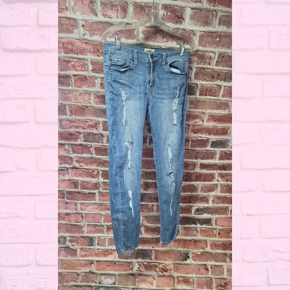 Woman's DENIM BLVD Denim‎ Distressed Jeans size 7